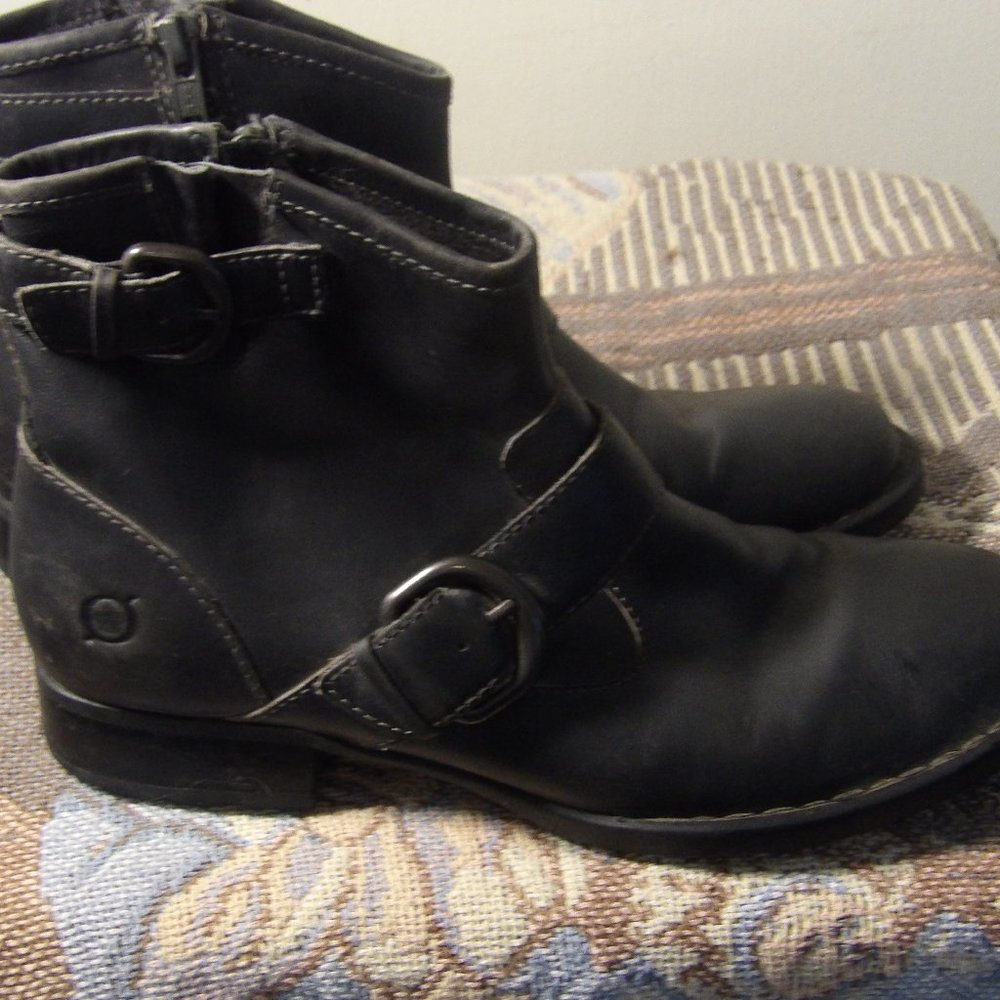 Born Black Leather Moto Style Booties Sz 7